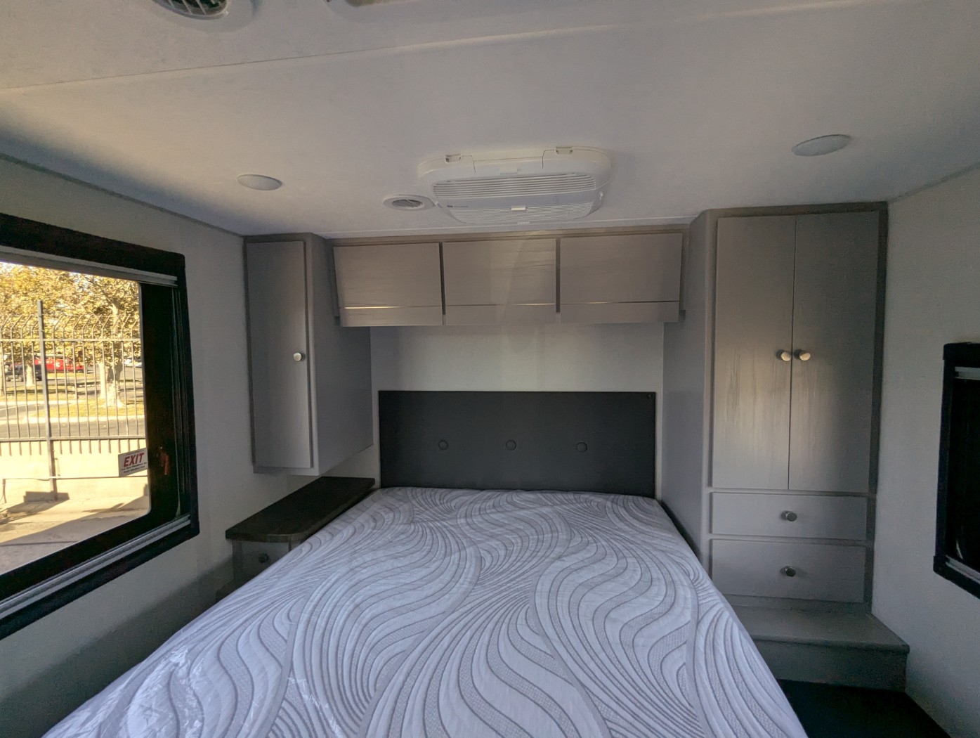 2026 Coachmen Entourage 320LV - Image 27