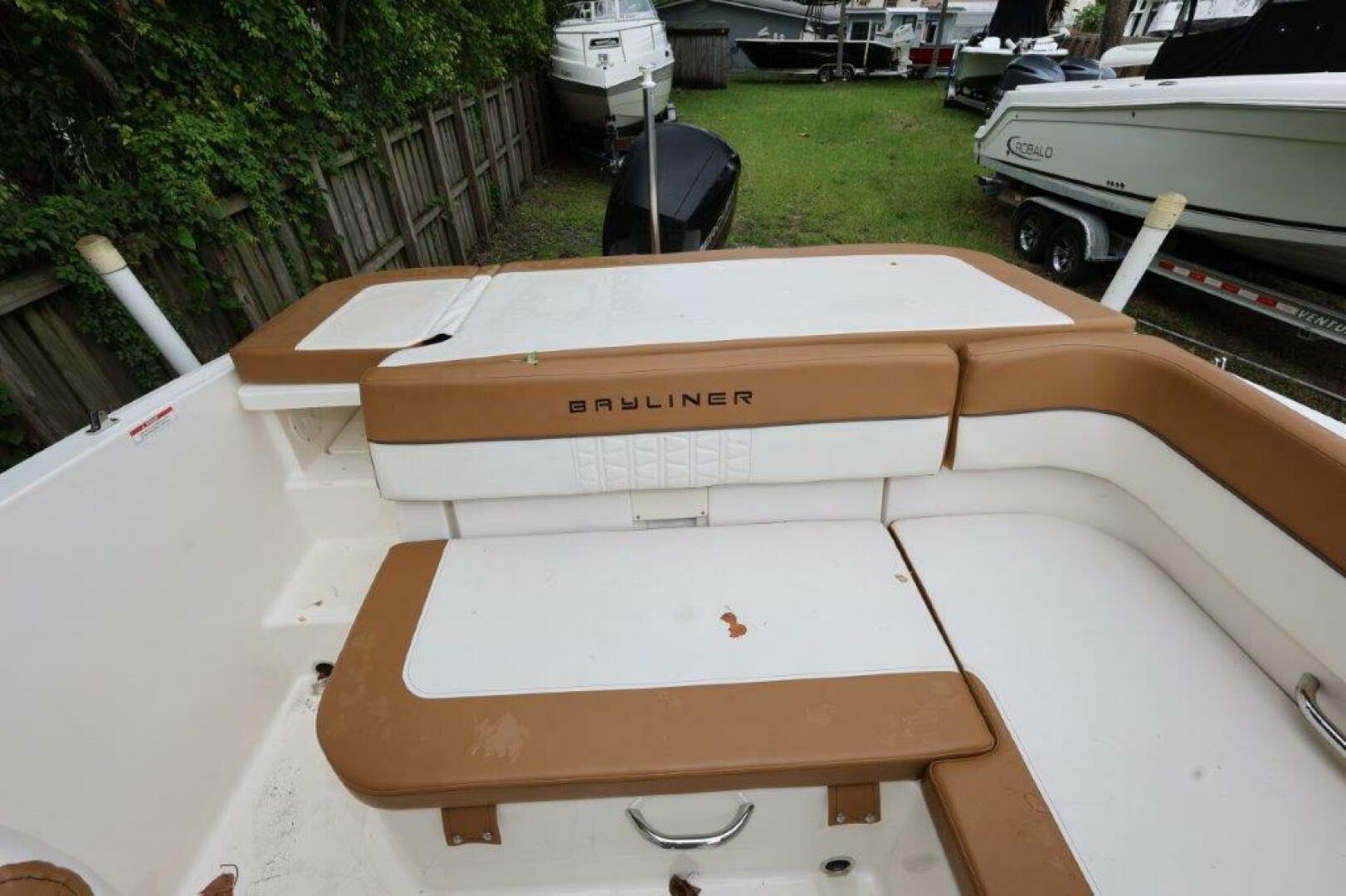 2019 Bayliner VR5 Bowrider OB - Image 7