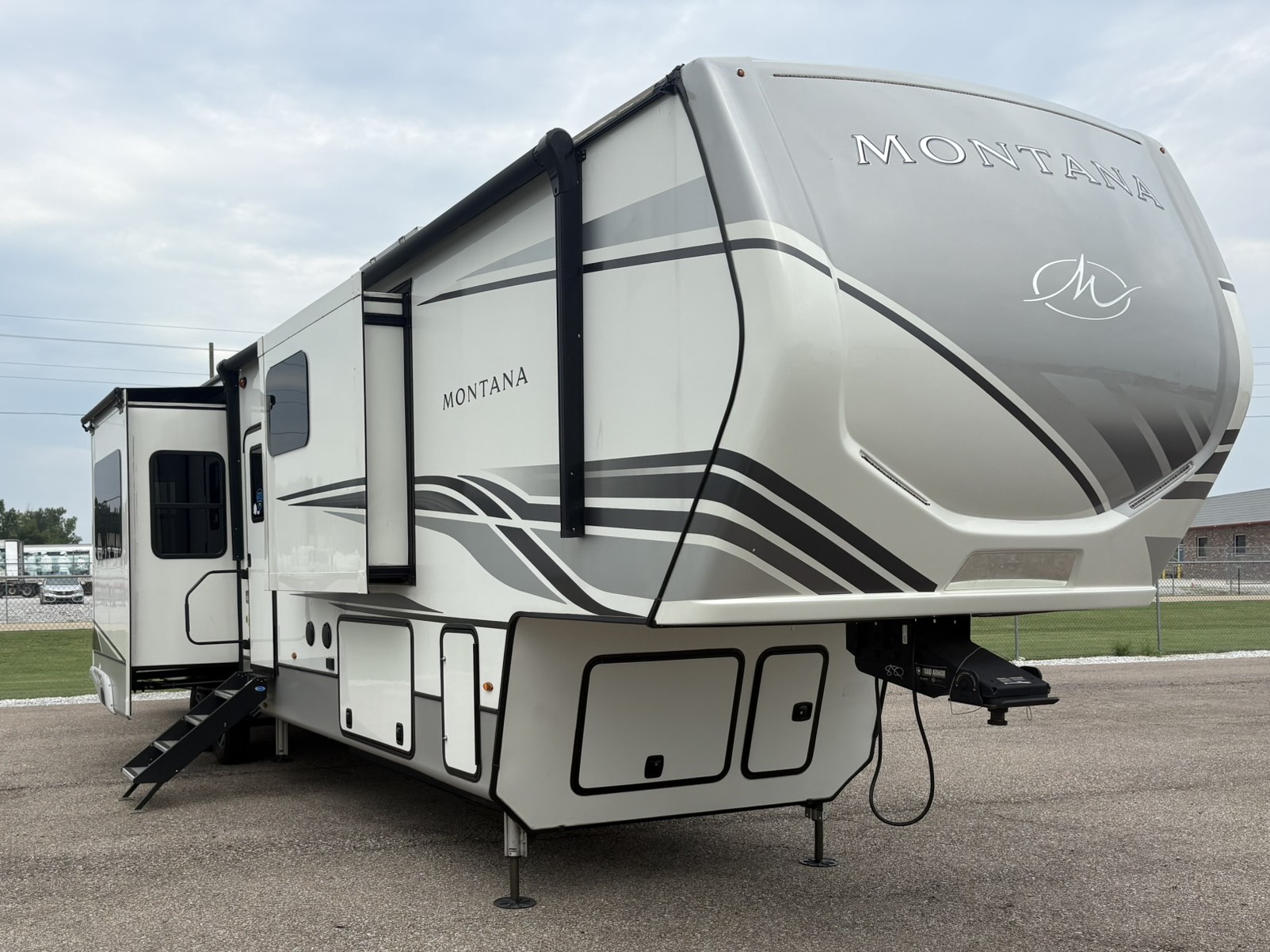 2023 KEYSTONE MONTANA 3901RK - Image 1