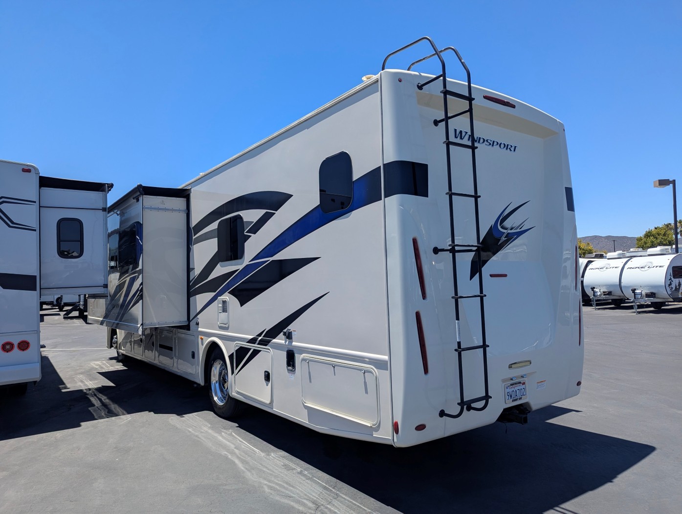 2022 Thor Motor Coach Windsport 35M - Image 4