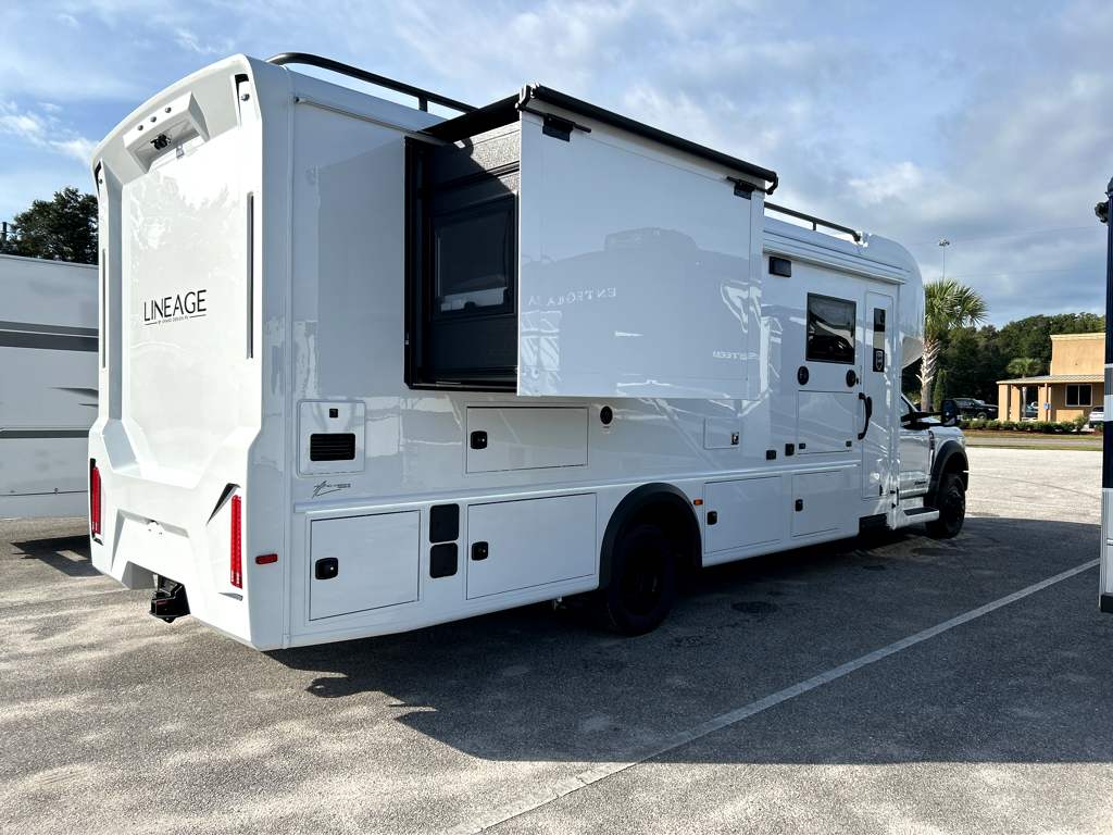 2026 GRAND DESIGN LINEAGE SERIES F 31ZW - Image 11