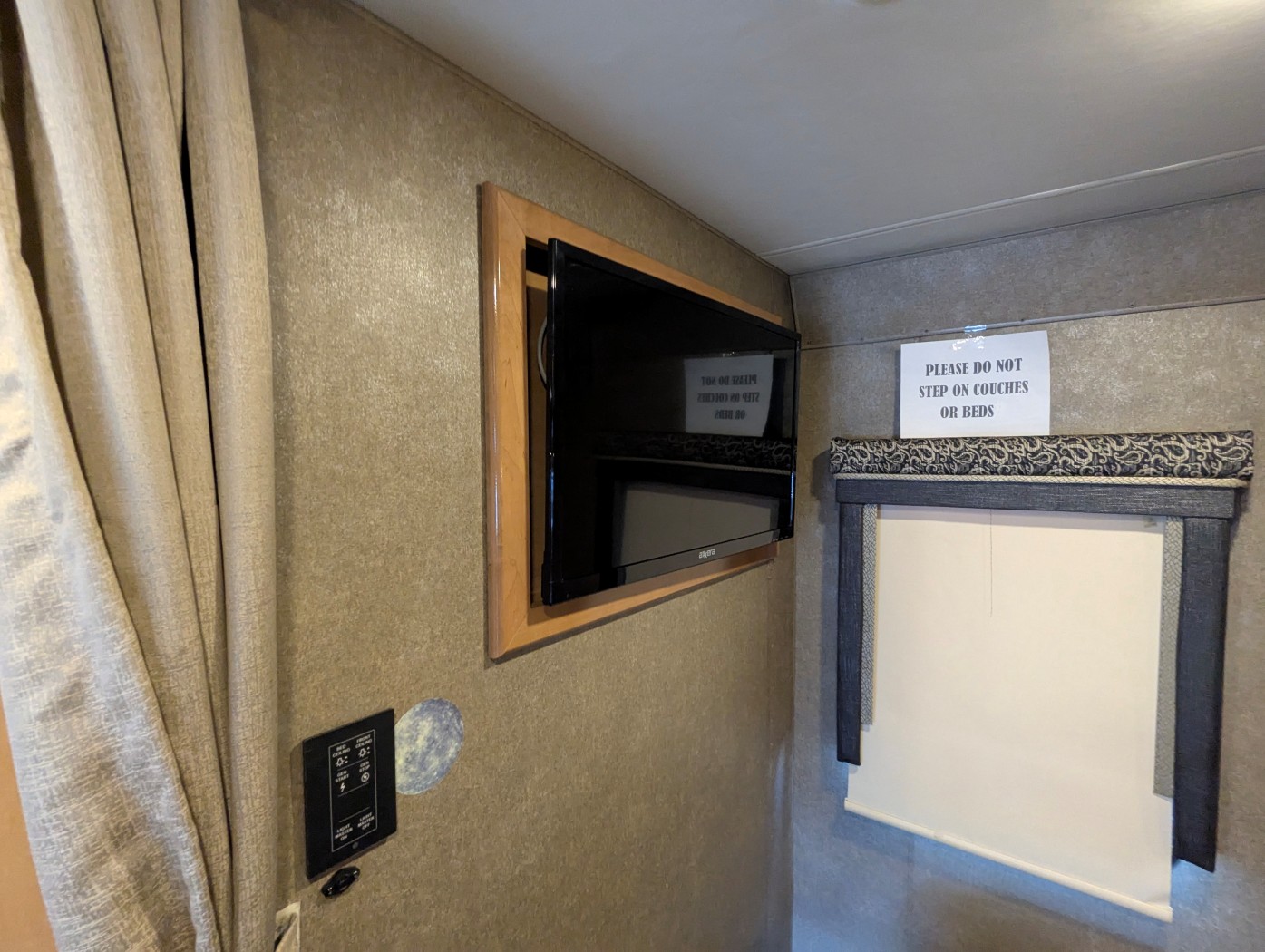 2018 Thor Motor Coach Synergy SD24 - Image 20