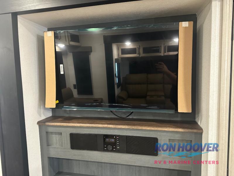 2026 PALOMINO 31RLQS - Image 24
