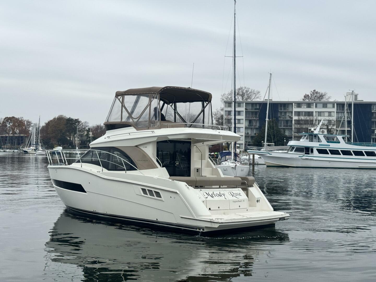 2016 Carver C34 Command Bridge - Image 3