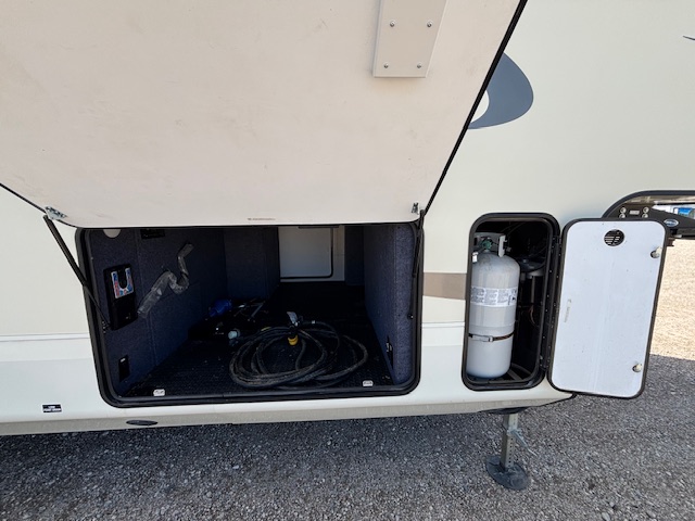 2018 Jayco North Point 379DBFS - Image 4