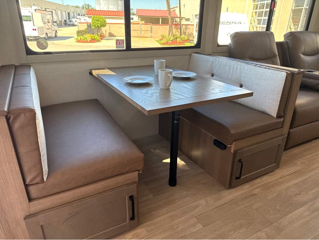 2027 VENTURE RV SPORTTREK 282VIK - Image 7