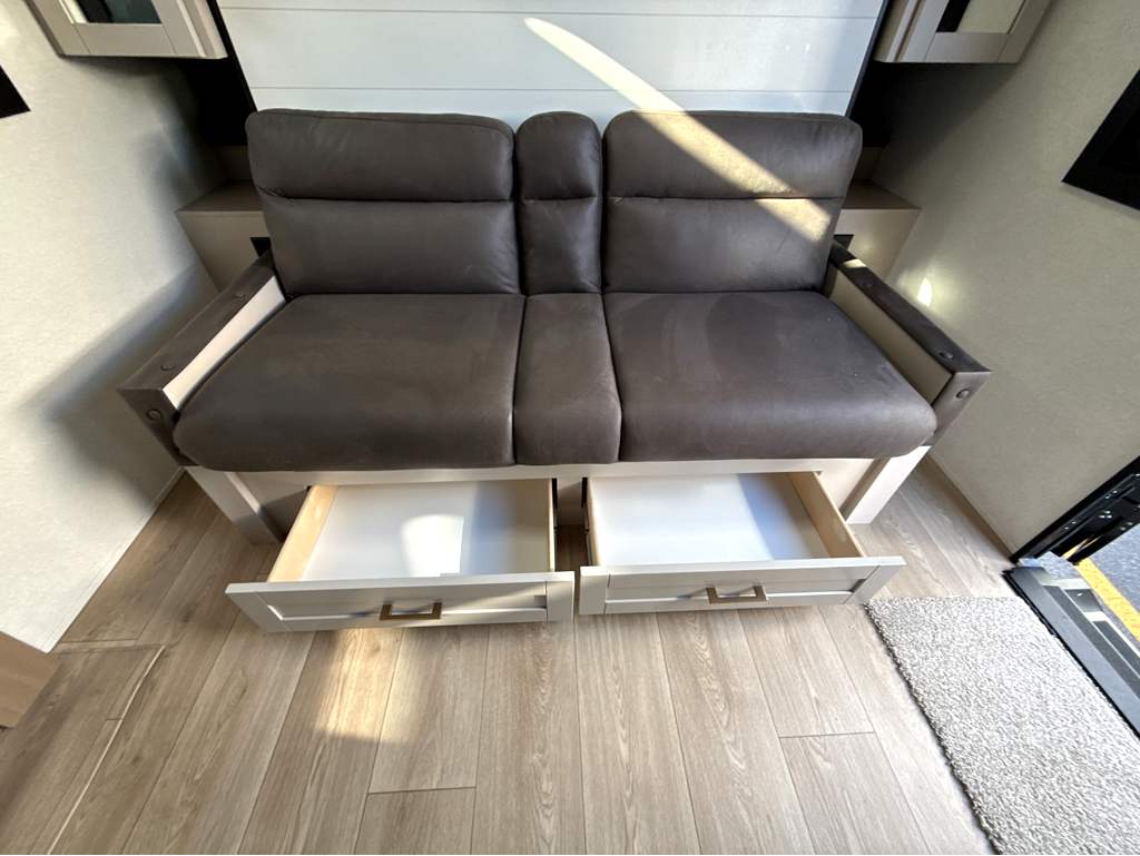 2027 JAYCO JAY FEATHER 19MRK - Image 23