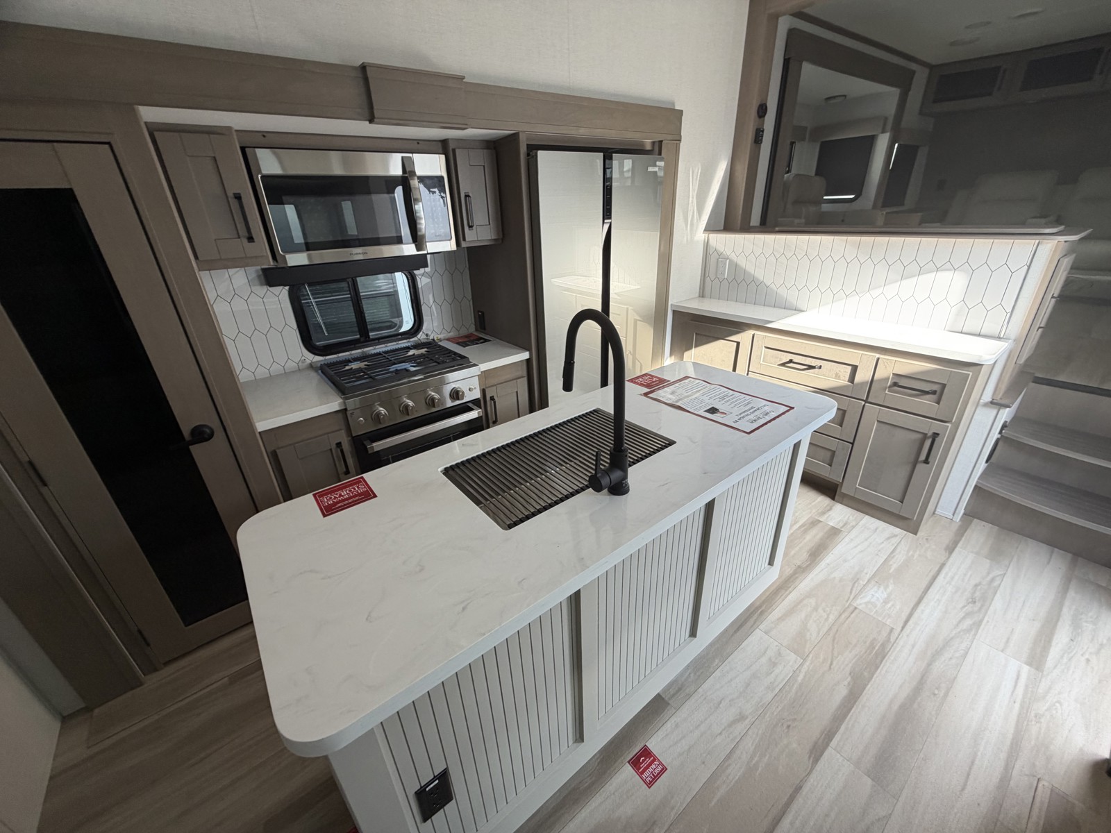 2025 GRAND DESIGN 360FLS - Image 17