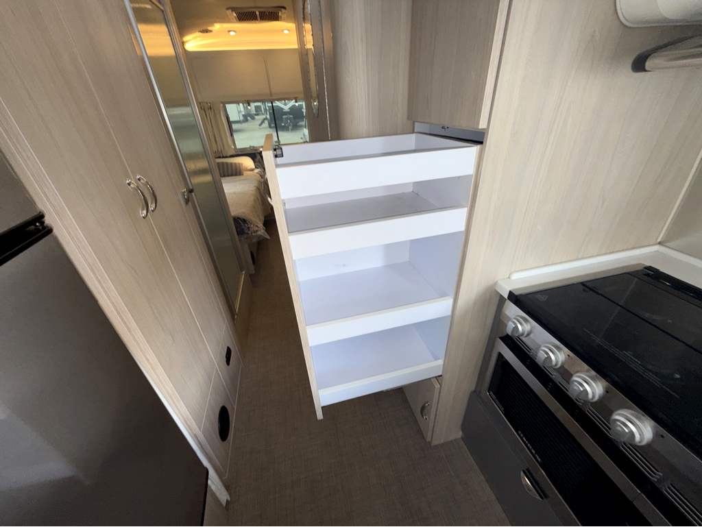 2024 AIRSTREAM GLOBETROTTER 27FB TWIN - Image 20