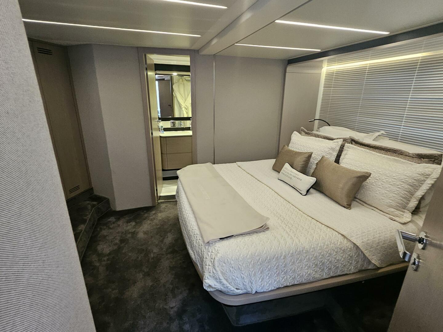 2022 Azimut 66 - Image 62