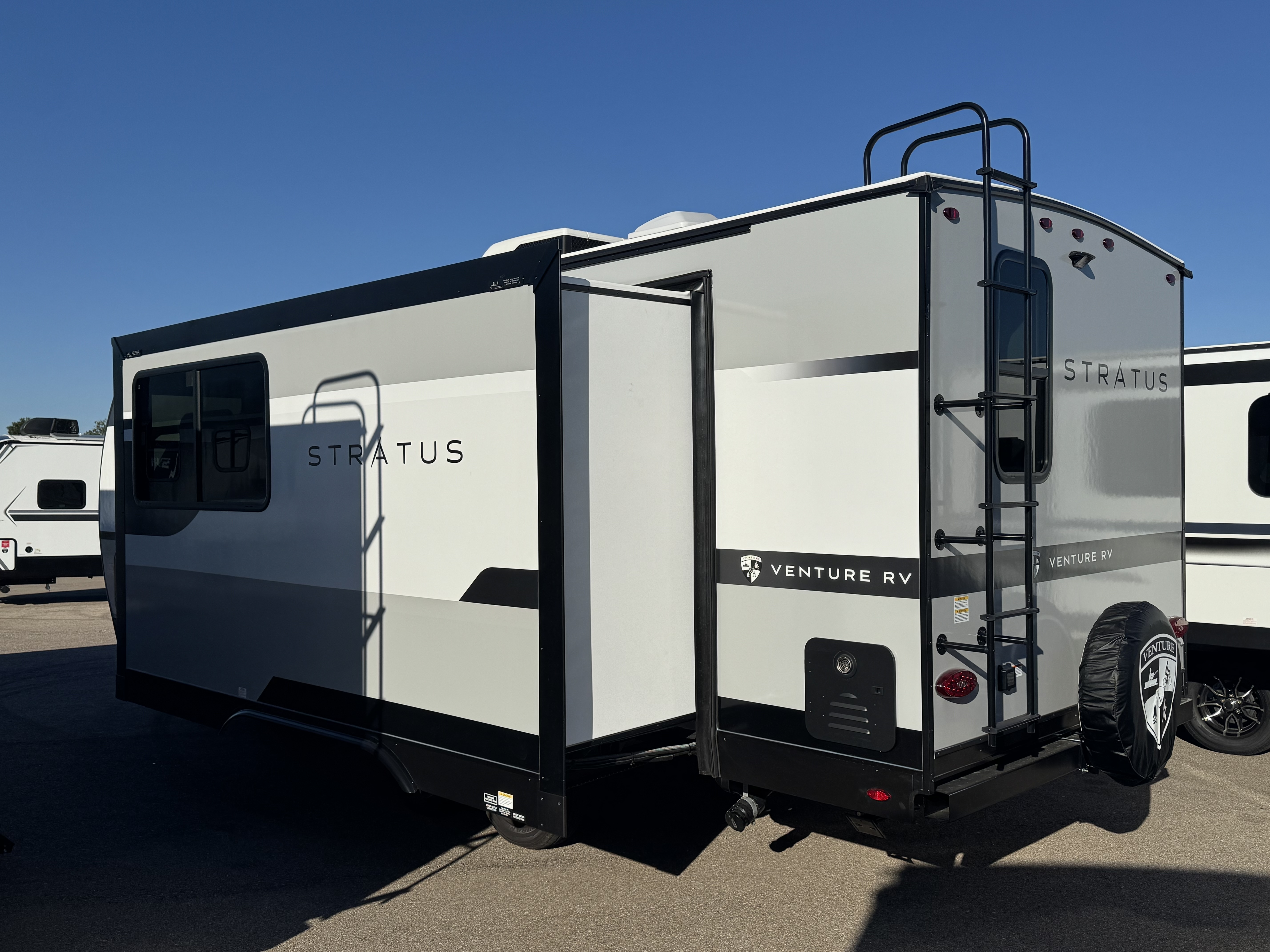 2027 VENTURE RV STRATUS 231VRK - Image 3