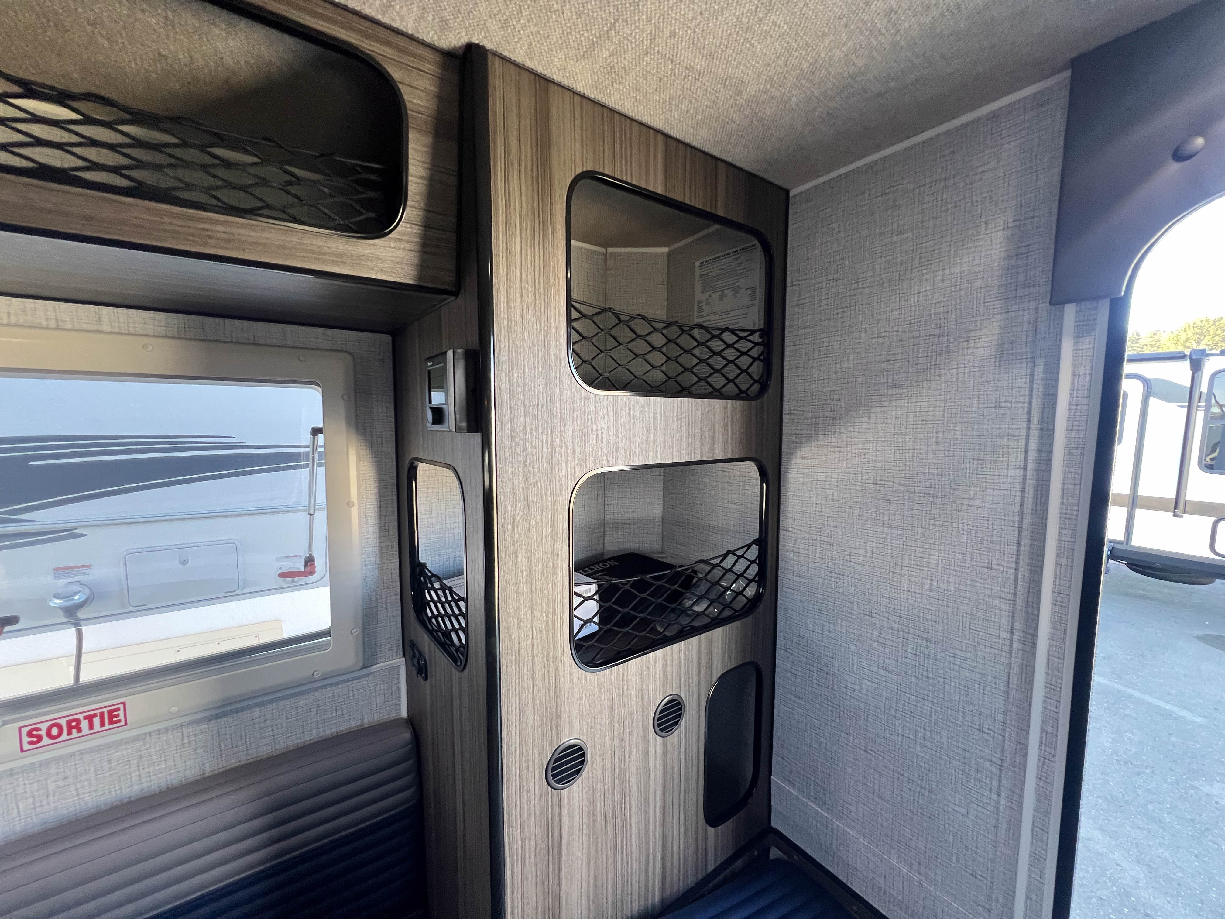 2027 Northern Lite 610 - Image 16