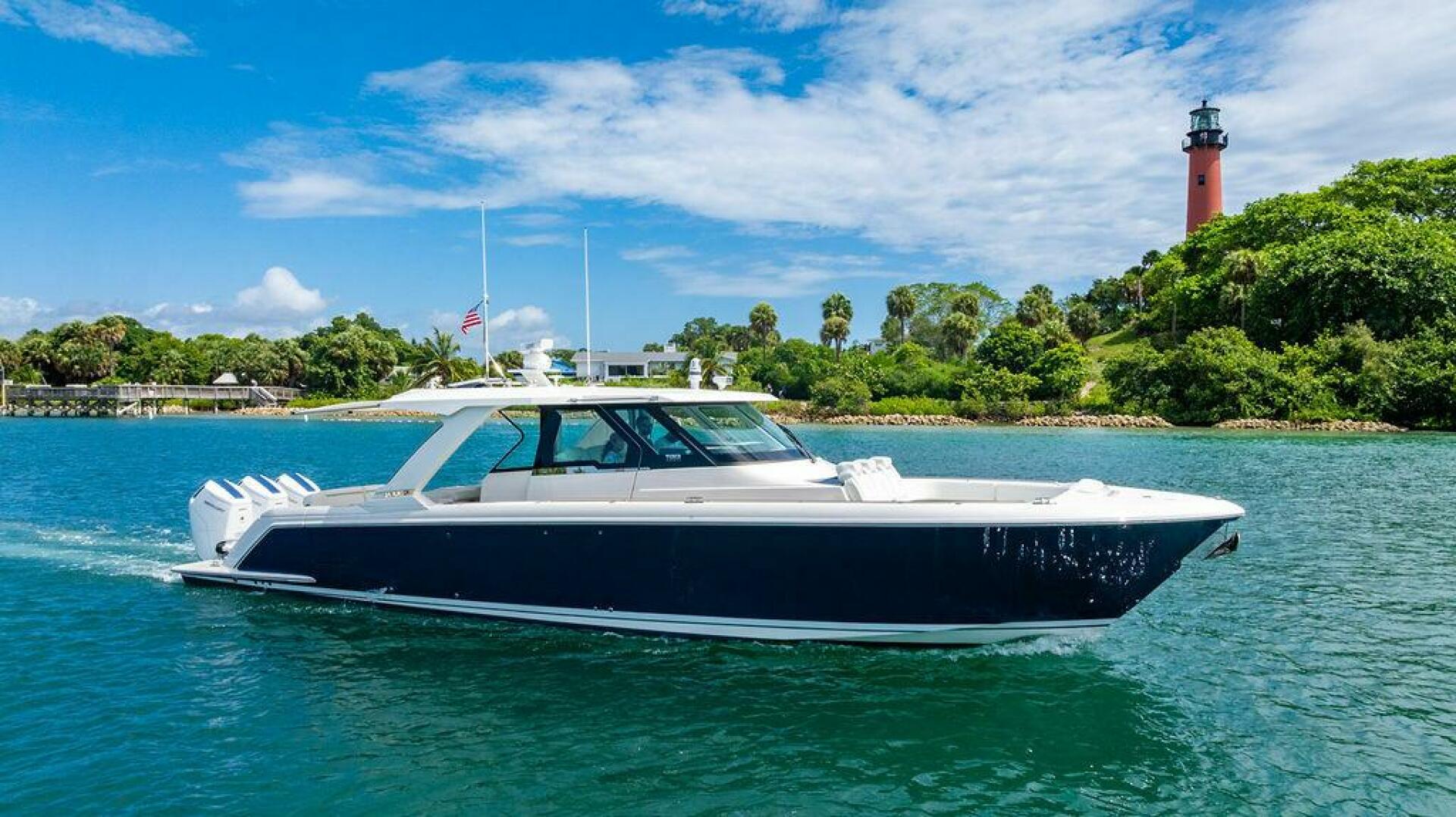 2025 Tiara Yachts 48 LS - Image 2