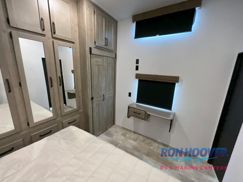 2026 PALOMINO 429LFT - Image 34