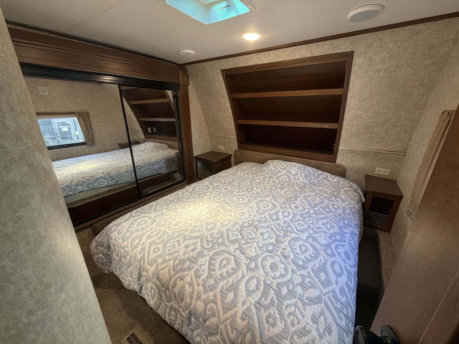 2016 Highland Ridge Light LF297RLS - Image 40