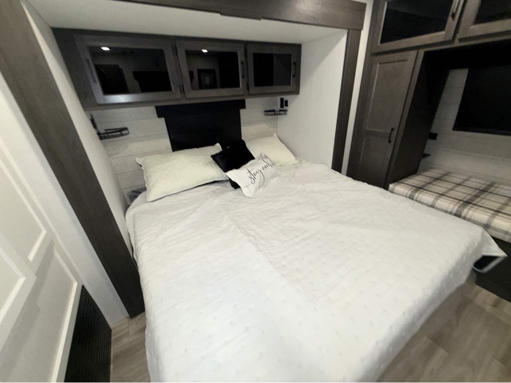 2026 VENTURE RV SPORTTREK 343VIK - Image 24