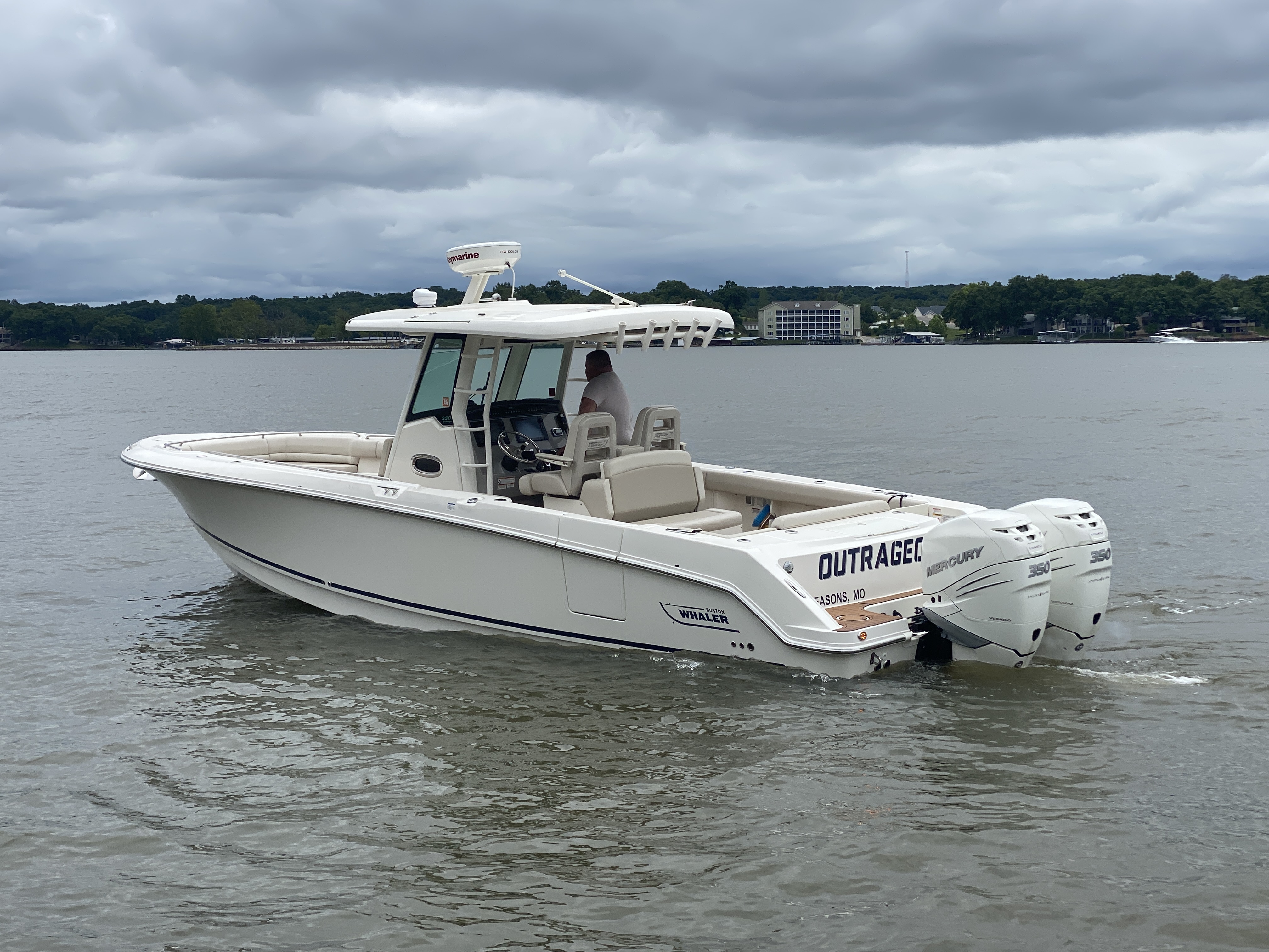 2016 Boston Whaler 330 Outrage - Image 7
