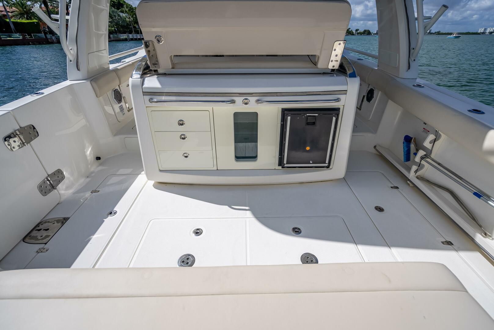 2016 Boston Whaler - Image 108