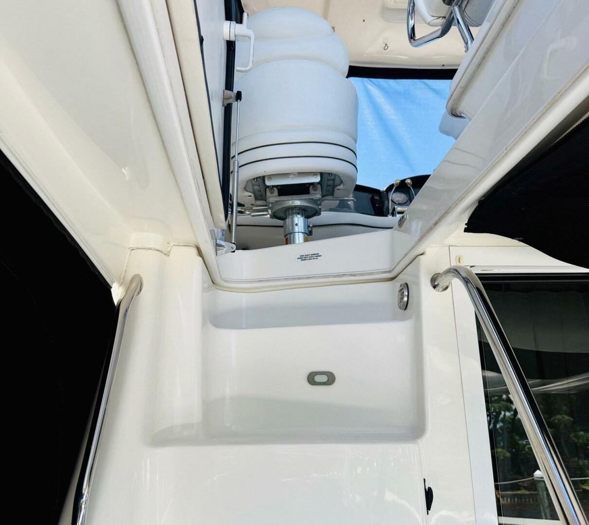 2008 Sea Ray 44 Sedan Bridge - Image 9