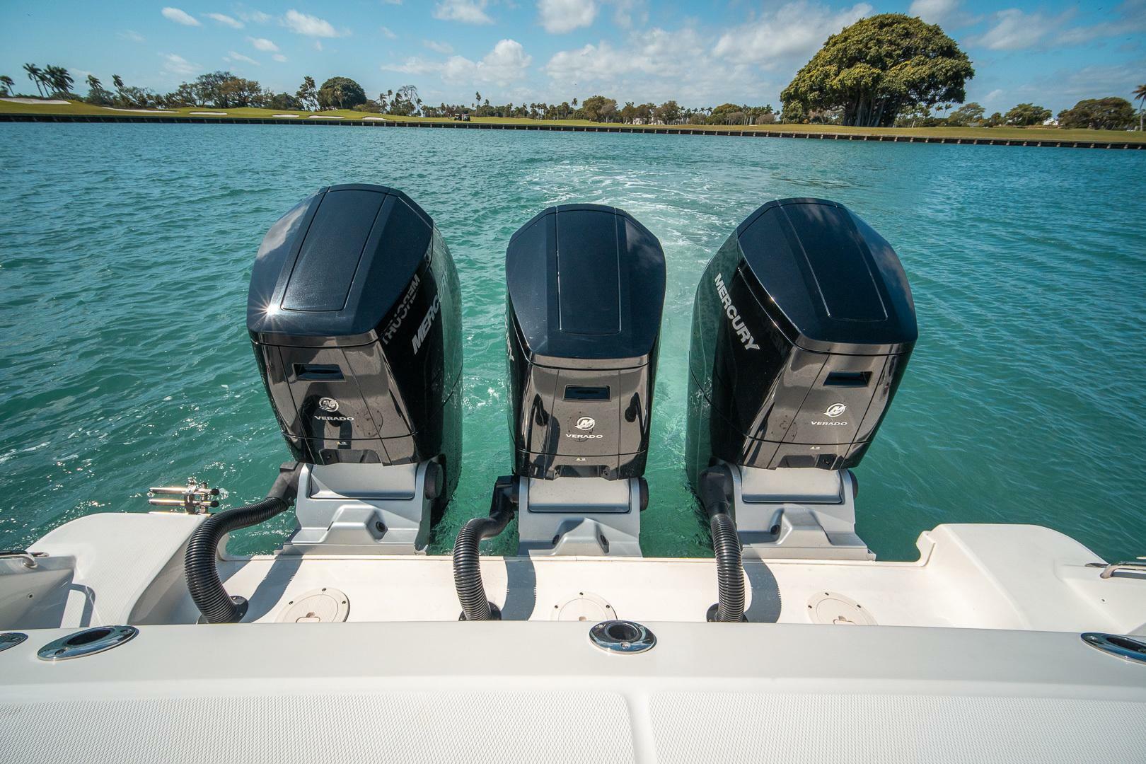 2023 Boston Whaler 420 Outrage - Image 3