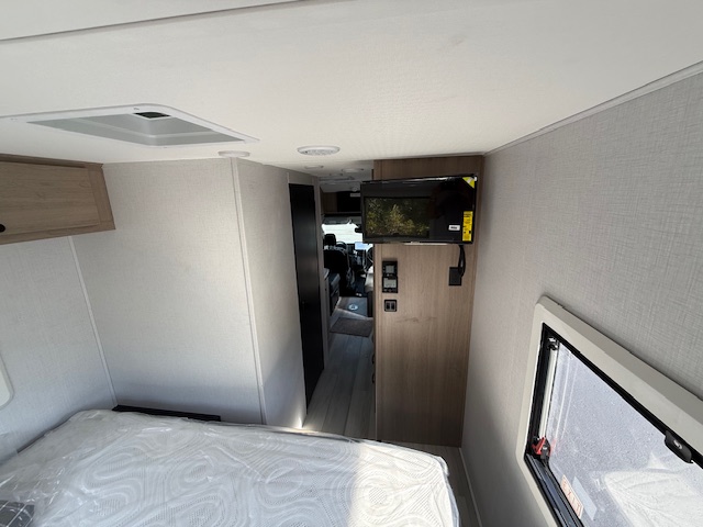 2026 SUNSEEKER 2380 AFT - Image 23