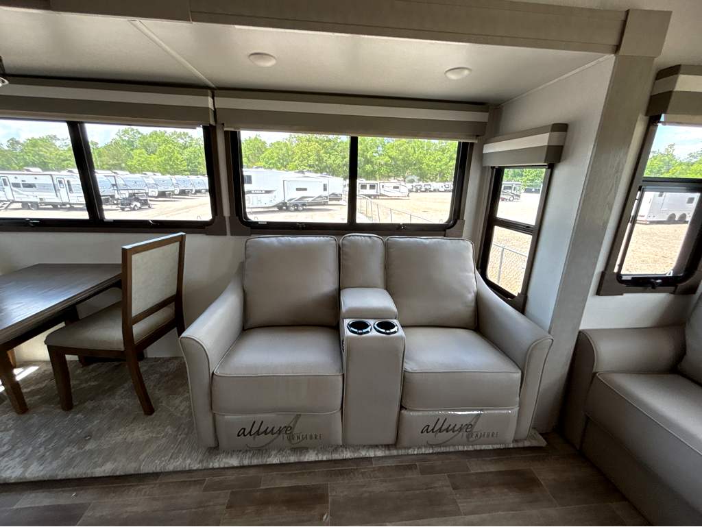 2022 PALOMINO RIVER RANCH 390RL - Image 8