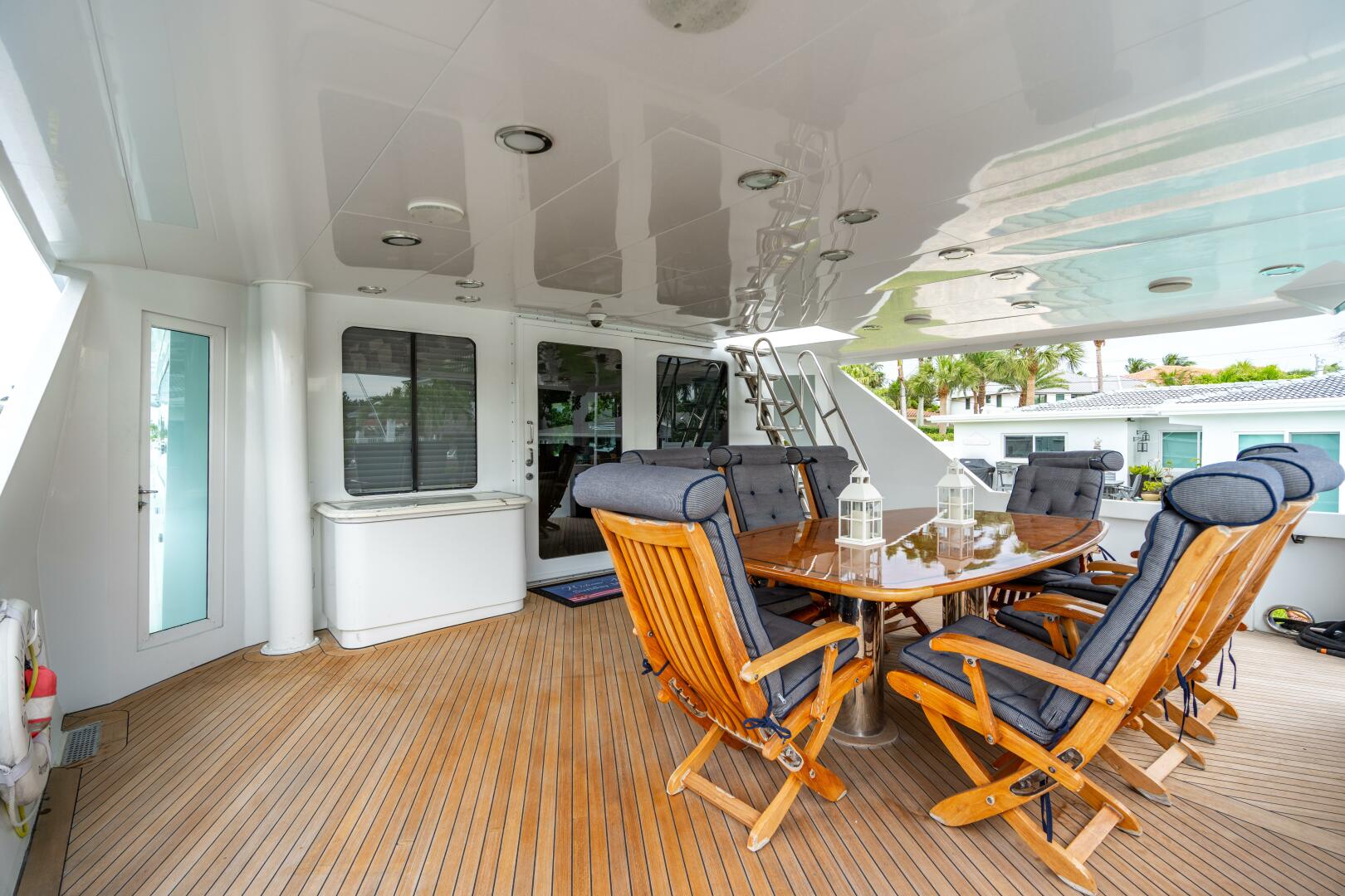 2001 Hatteras 100 Motor Yacht - Image 7