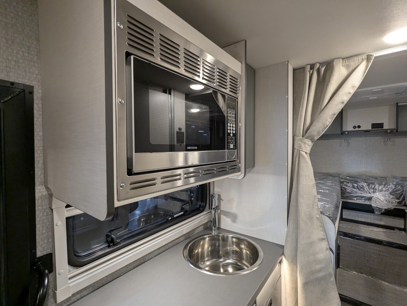 2026 Winnebago EKKO Sprinter 23B - Pop-Top AWD - Image 14