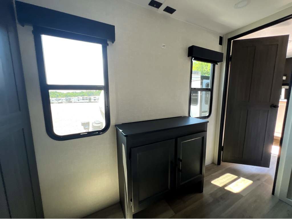 2026 VENTURE RV STRATUS 302VBH - Image 23
