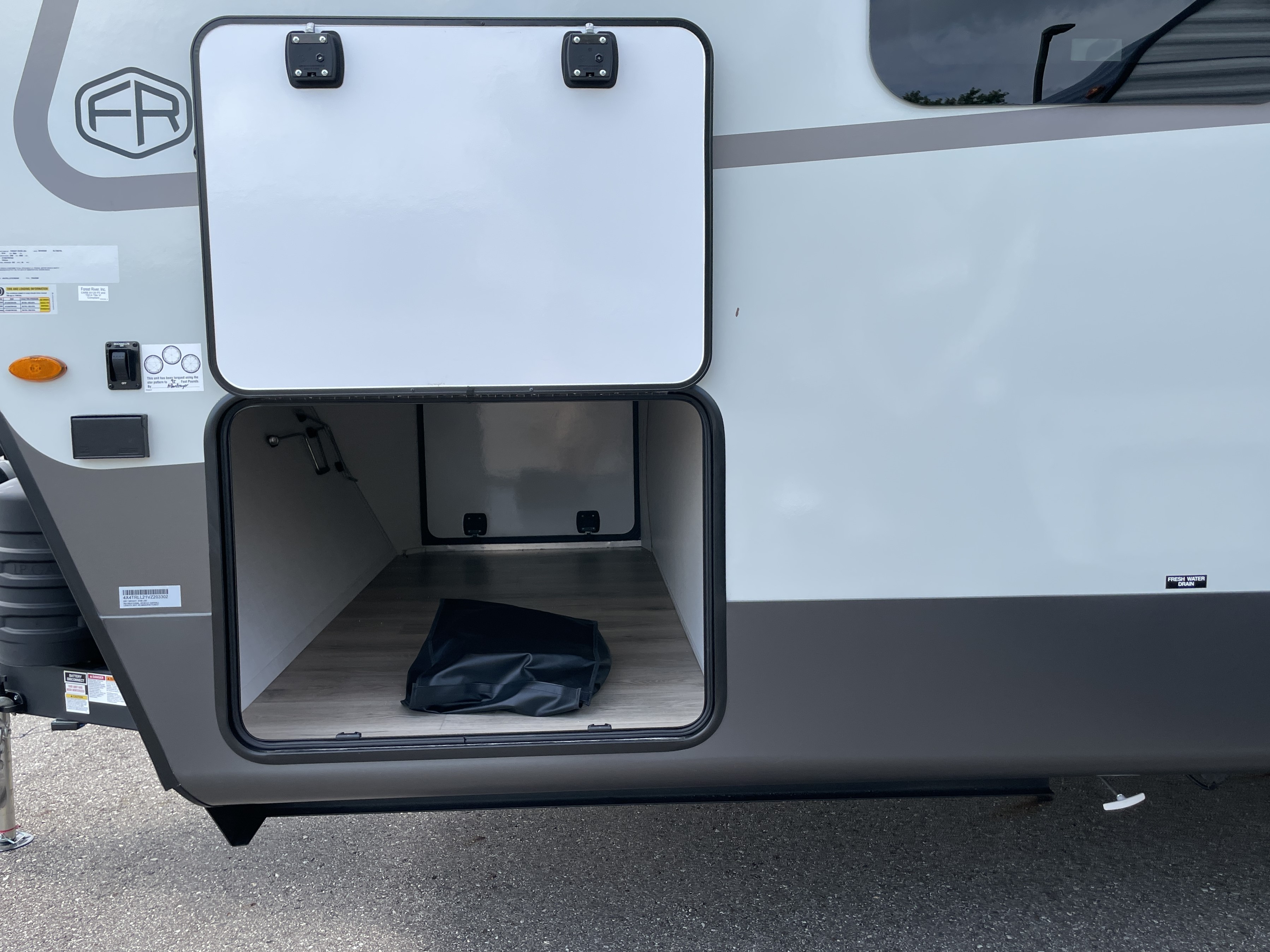 2027 Forest River Rockwood Ultra Lite 2921RL - Image 4