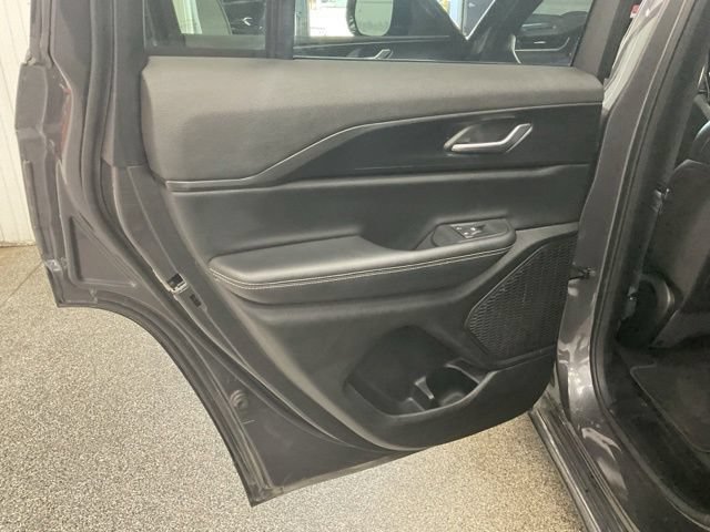 2025 Jeep Grand Cherokee Altitude X 4X4 - Image 25