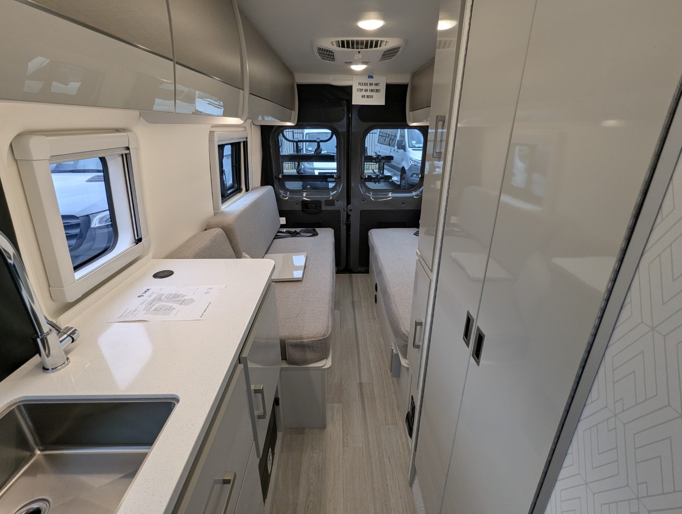 2027 Thor Motor Coach Tellaro 20U - Image 27