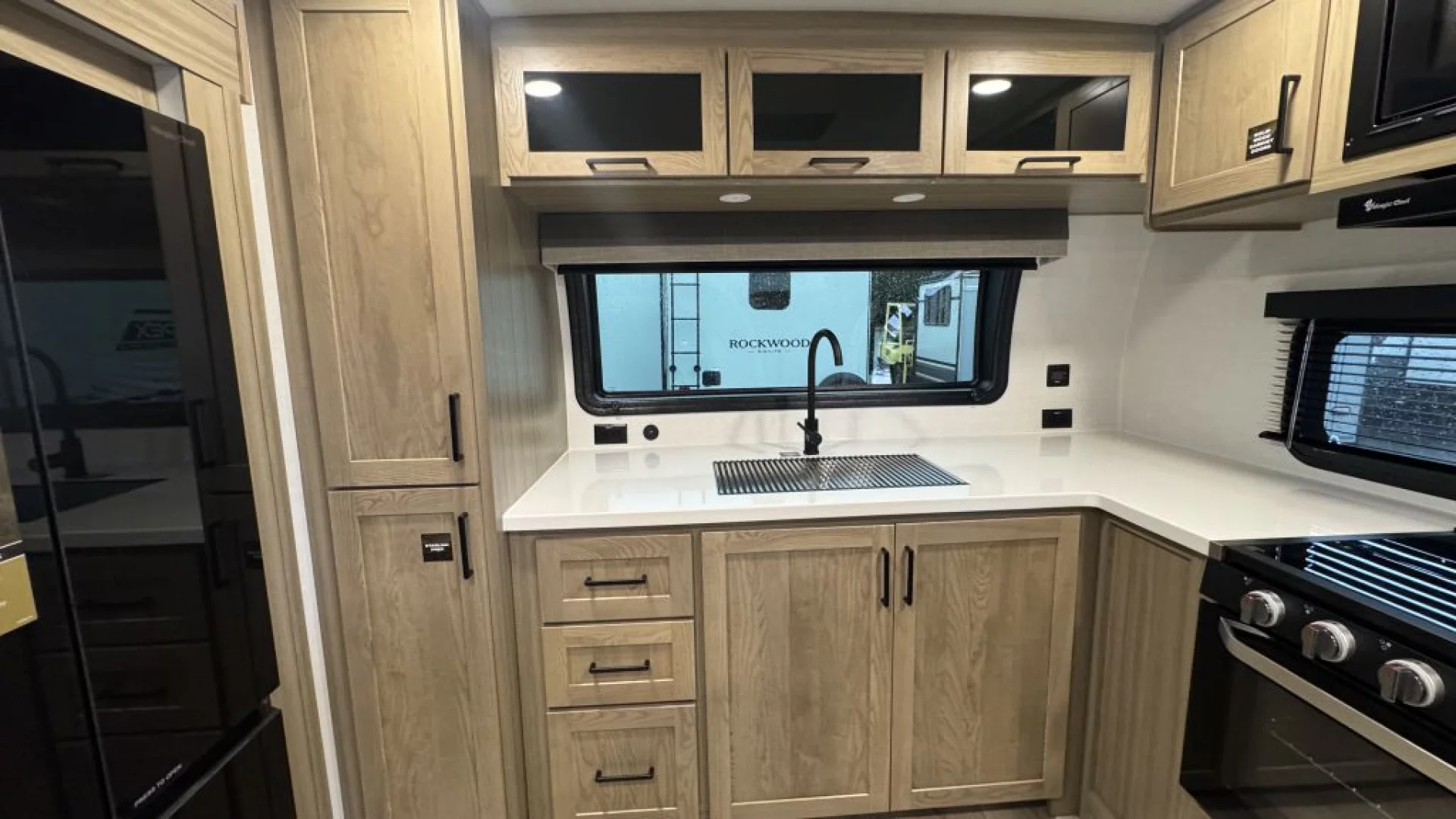 2027 FOREST RIVER ROCKWOOD MINI LITE 2523MBR - Image 24