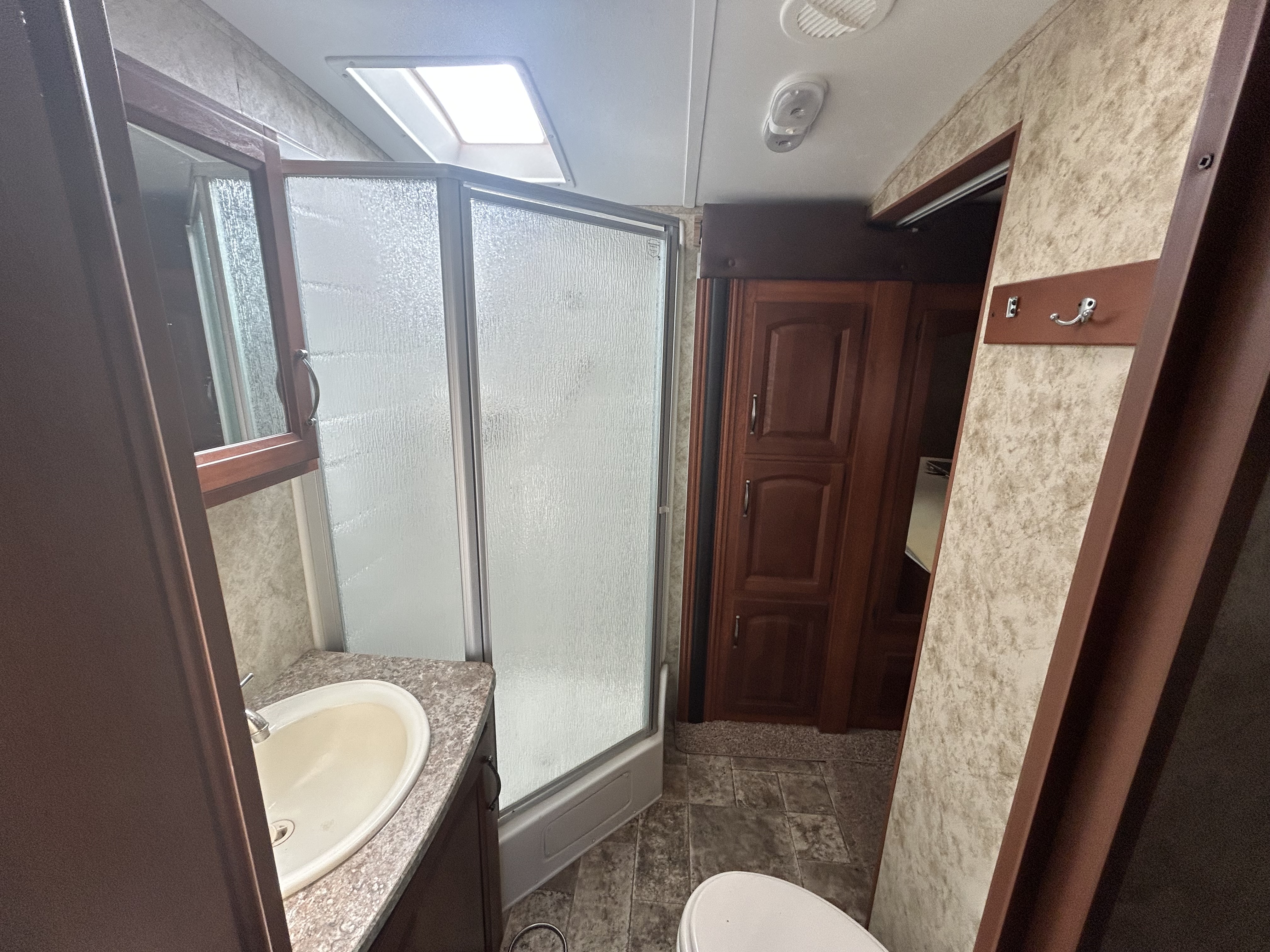 2012 Keystone Cougar XLite 31RKS - Image 15
