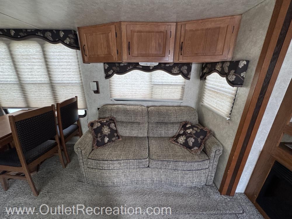 2014 Keystone Montana Mountaineer 295RKD - Image 13