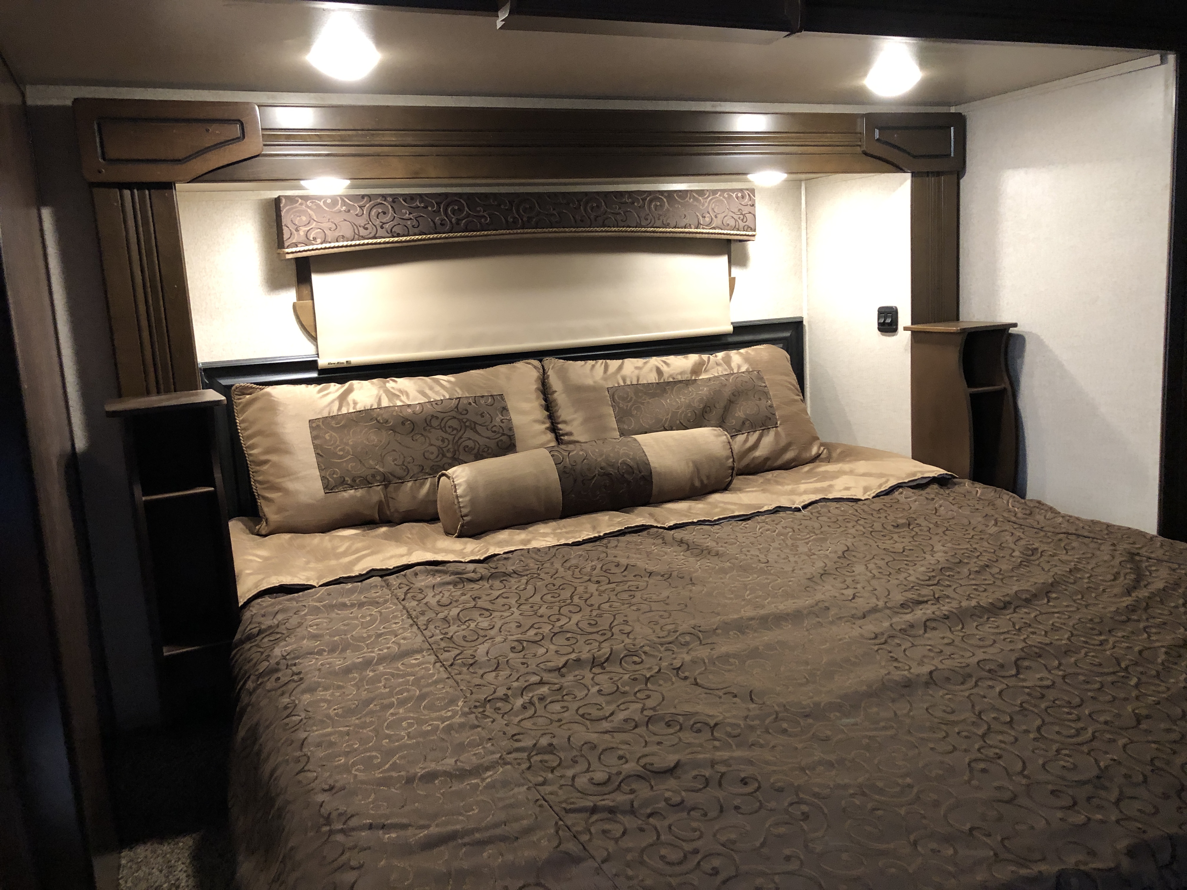 2017 REDWOOD RV 3821RL - Image 31