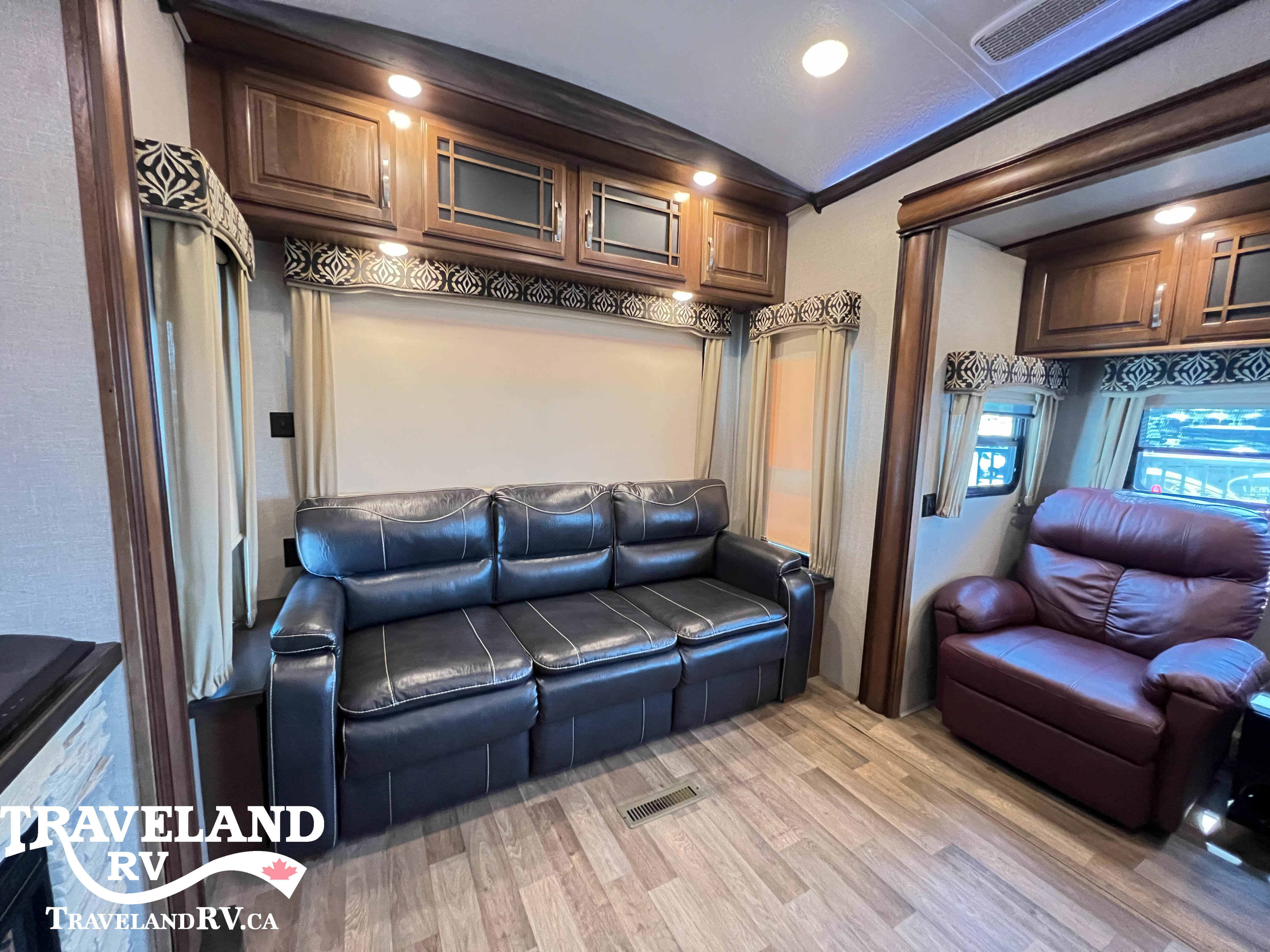 2018 KEYSTONE MONTANA 3160RL LEGACY EDITION - Image 21