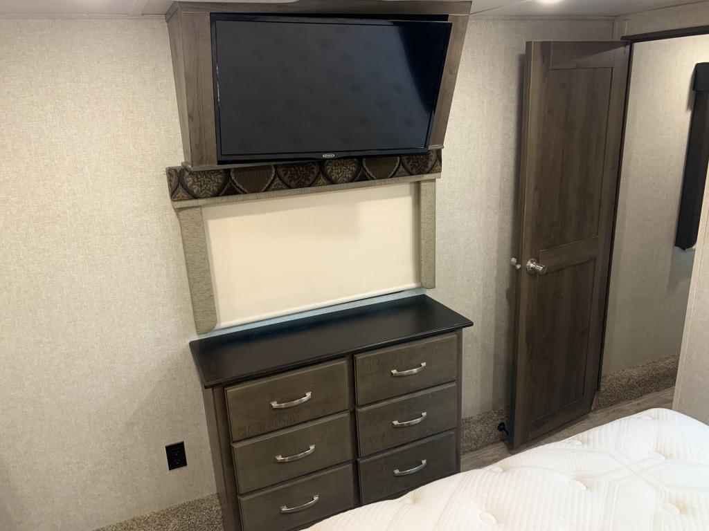2019 Keystone Montana 3811MS - Image 43