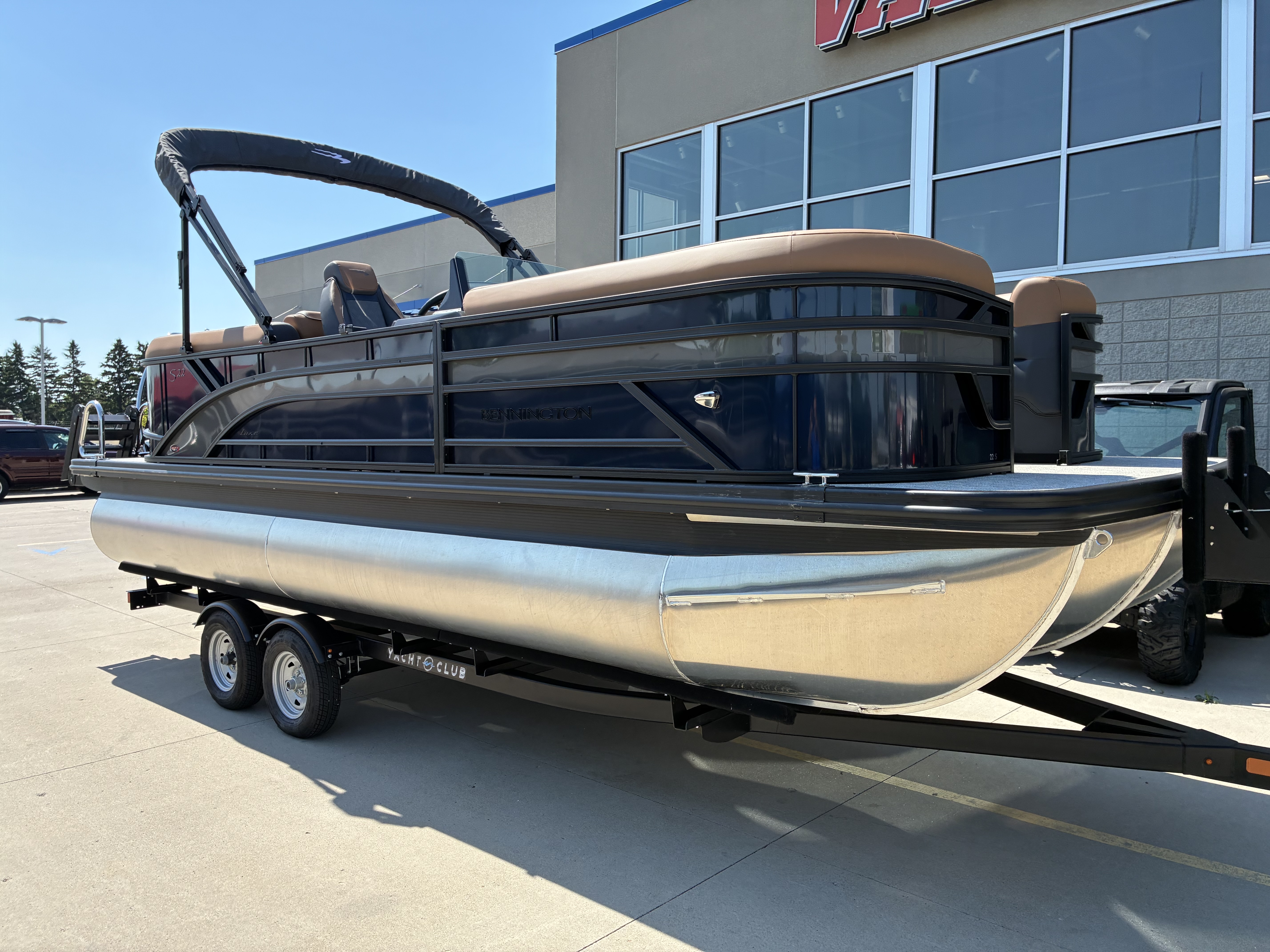 2027 Bennington 22SSR  - Image 4