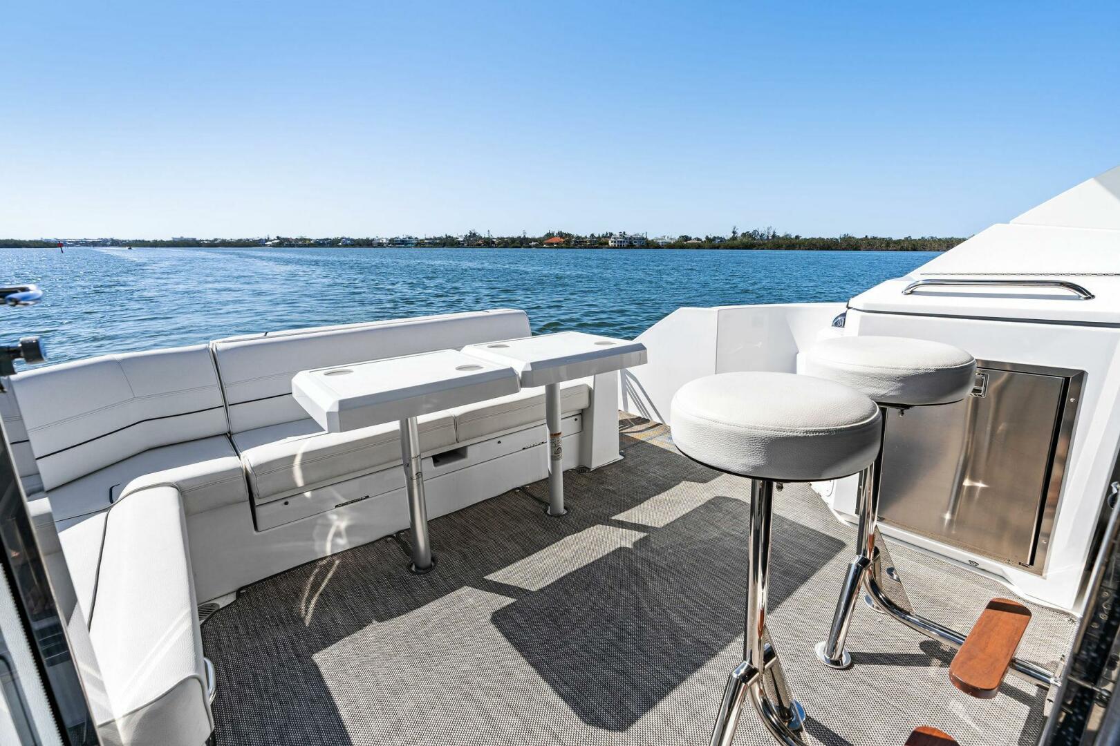 2019 Cruisers Yachts 45 Cantius - Image 17