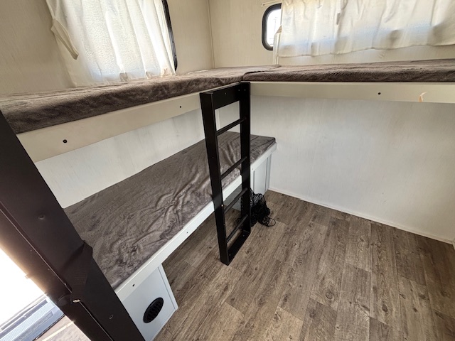 2022 Forest River Vibe 28BH - Image 35