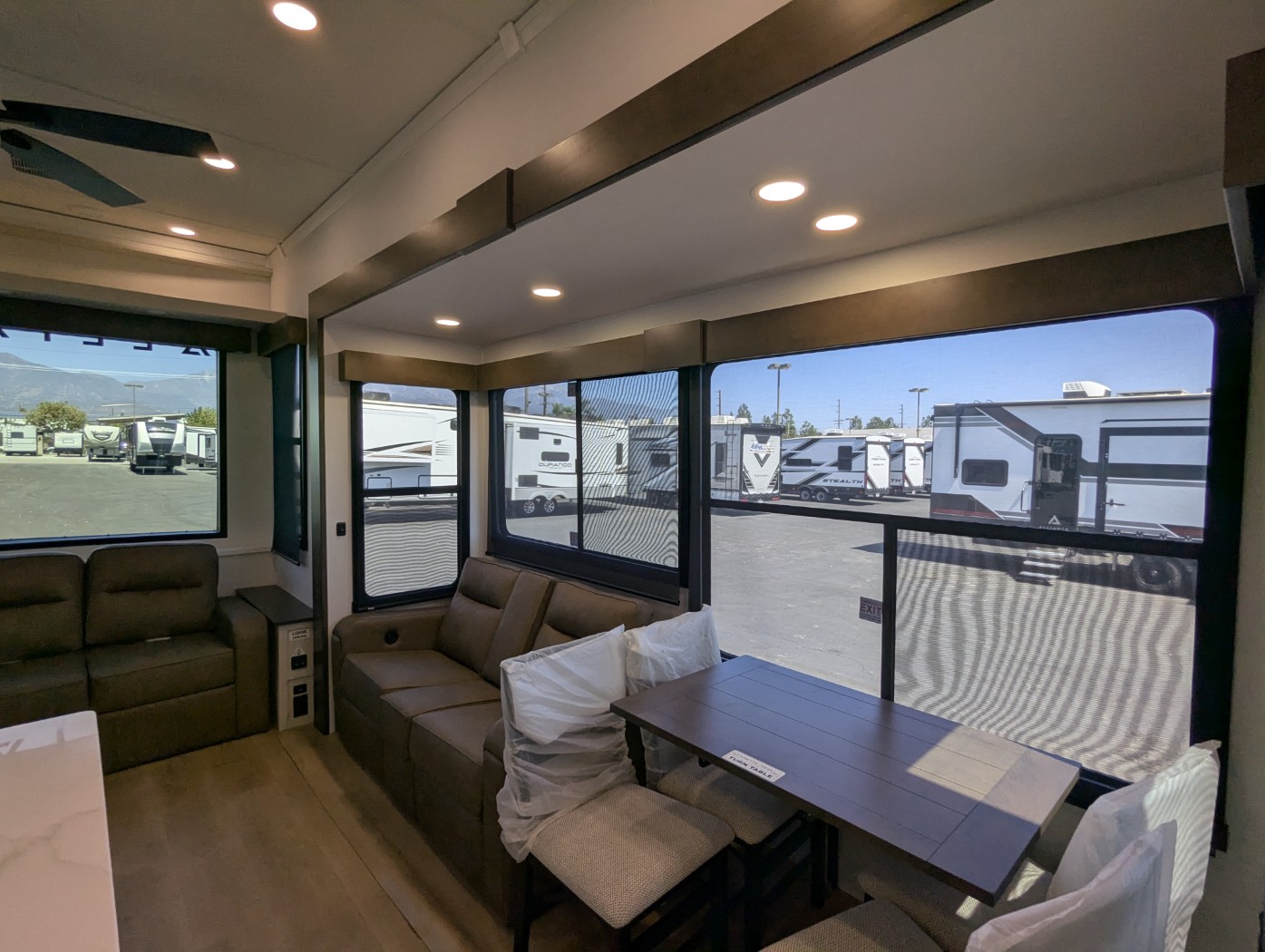 2027 Alliance RV Benchmark 42LFT - Image 22