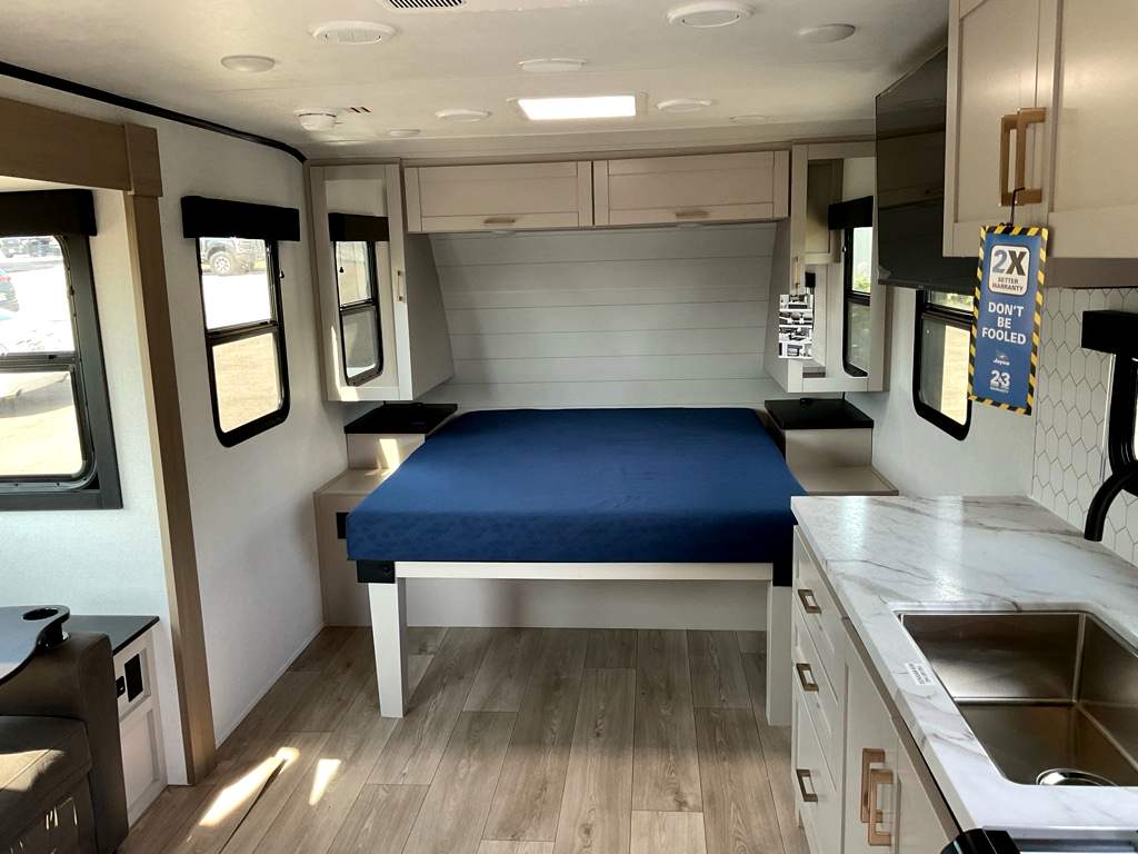 2027 JAYCO Jay Feather 18RBF - Image 7