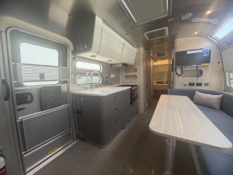 2026 AIRSTREAM GLOBETROTTER 30RBQ - Image 15