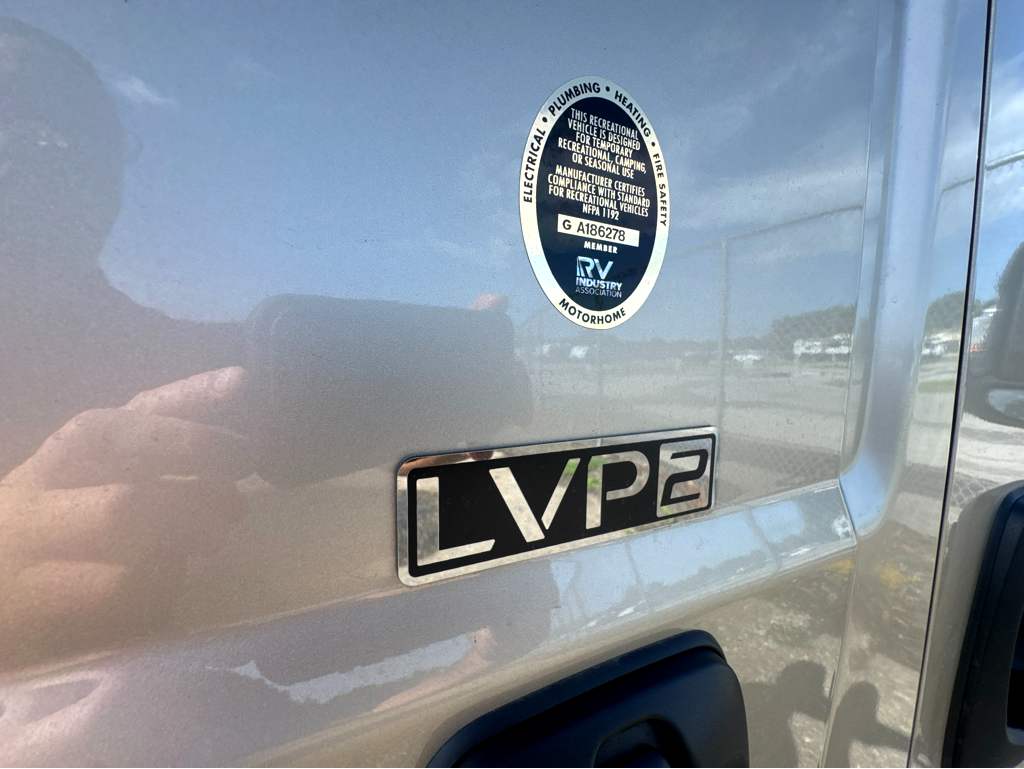 2027 GRAND DESIGN LINEAGE SERIESVP LVP2 - Image 10