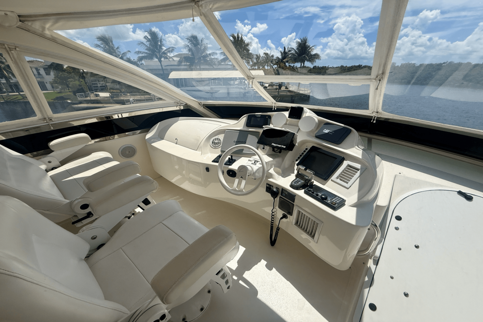 2005 68 FLYBRIDGE - Image 15