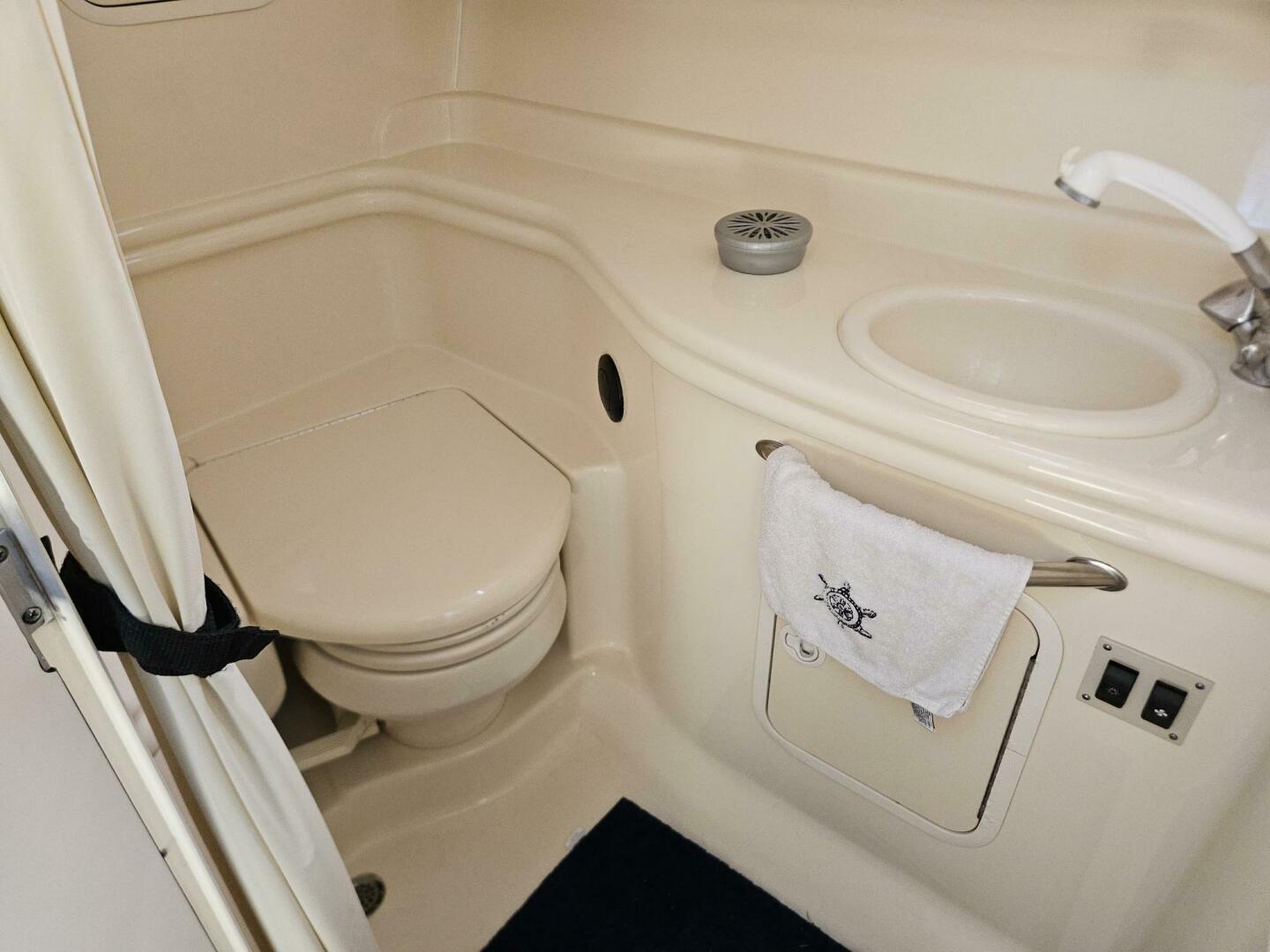 2004 Sea Ray 320 - Image 18
