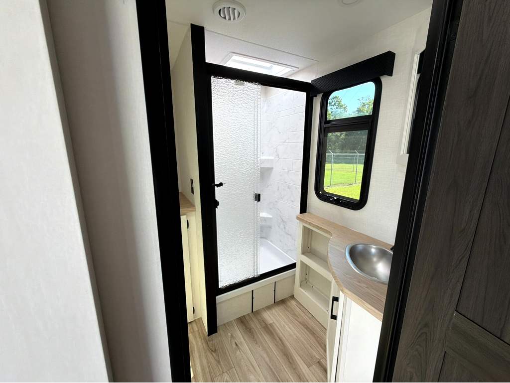 2027 VENTURE RV SPORTTREK 292VRB - Image 20