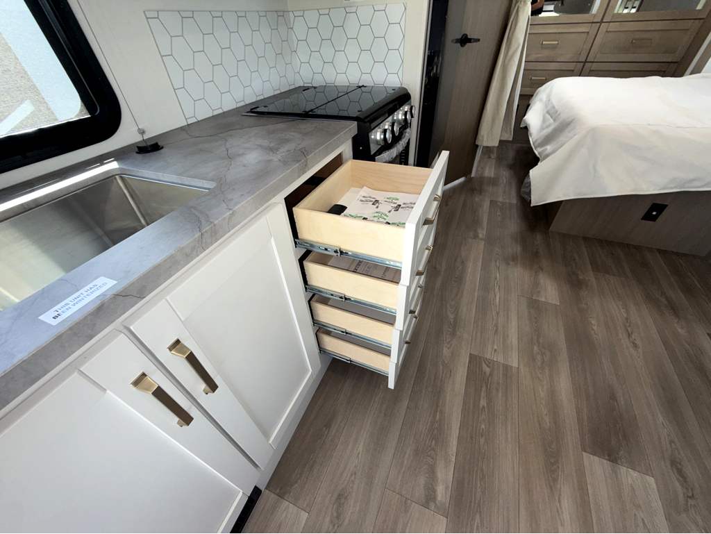 2027 ENTEGRA COACH ODYSSEY 24B - Image 18