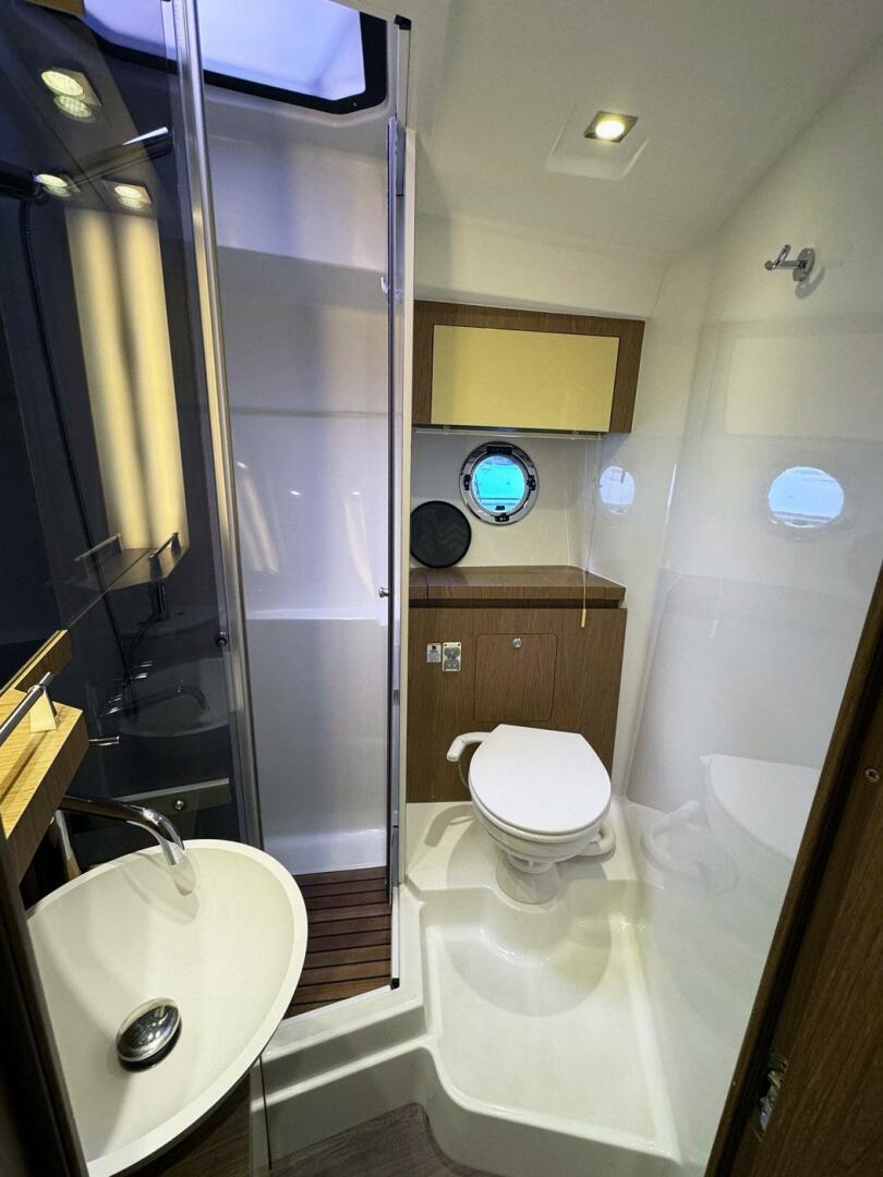 2015 Beneteau Gran Turismo 44 - Image 9